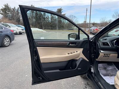 2017 Subaru Outback 2.5i Limited   - Photo 9 - Jonestown, PA 17038