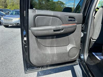 2009 GMC Yukon XL   - Photo 11 - Jonestown, PA 17038