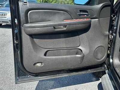 2009 GMC Yukon XL   - Photo 9 - Jonestown, PA 17038