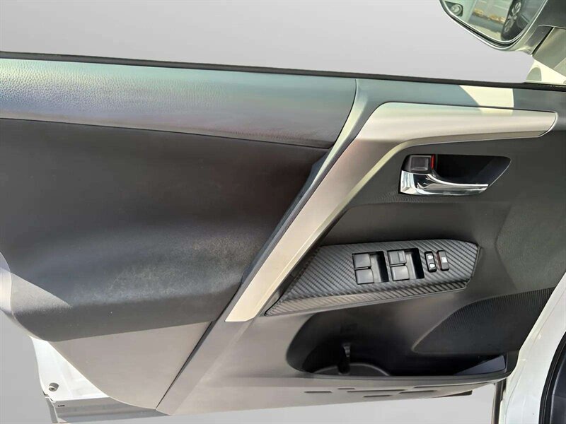 2015 Toyota RAV4 XLE - Photo 4 - Jonestown, PA 17038