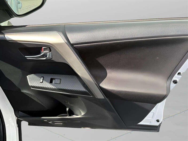 2015 Toyota RAV4 XLE - Photo 12 - Jonestown, PA 17038