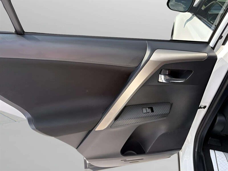 2015 Toyota RAV4 XLE - Photo 8 - Jonestown, PA 17038
