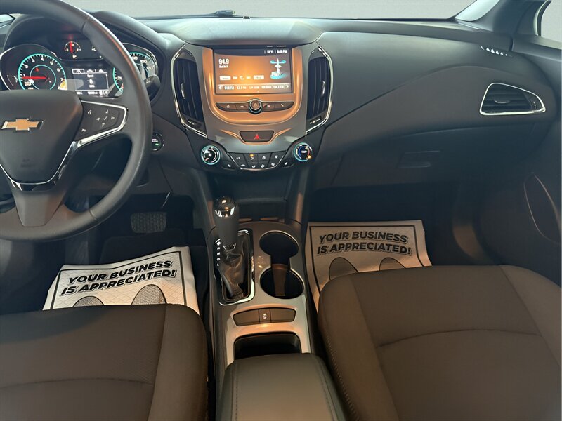 2017 Chevrolet Cruze LT Auto - Photo 14 - Jonestown, PA 17038
