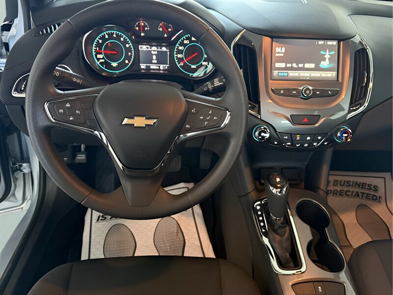 2017 Chevrolet Cruze LT Auto - Photo 16 - Jonestown, PA 17038