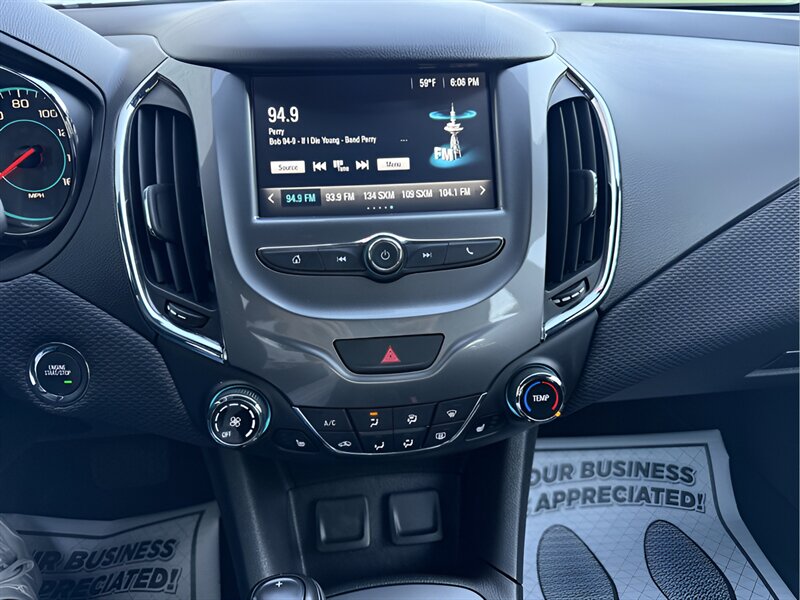 2017 Chevrolet Cruze LT Auto - Photo 10 - Jonestown, PA 17038