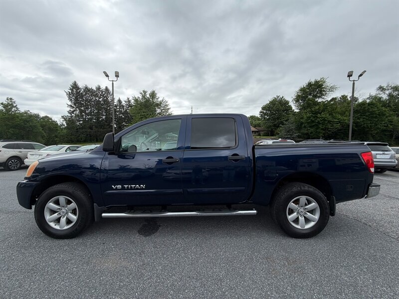 2010 Nissan Titan SE   - Photo 1 - Jonestown, PA 17038