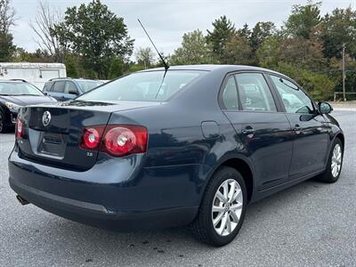 2010 Volkswagen Jetta Limited Edition PZEV   - Photo 6 - Jonestown, PA 17038
