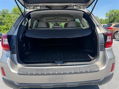 2016 Subaru Outback 3.6R Limited   - Photo 13 - Jonestown, PA 17038