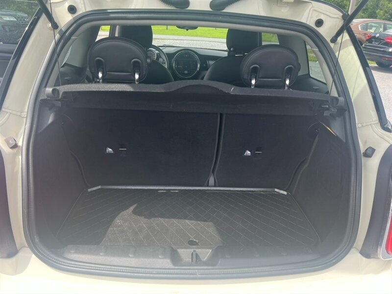 2016 MINI Hardtop 2 Door Cooper   - Photo 17 - Jonestown, PA 17038