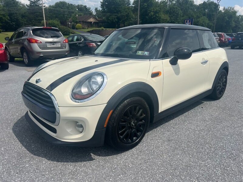 2016 MINI Hardtop 2 Door Cooper   - Photo 2 - Jonestown, PA 17038