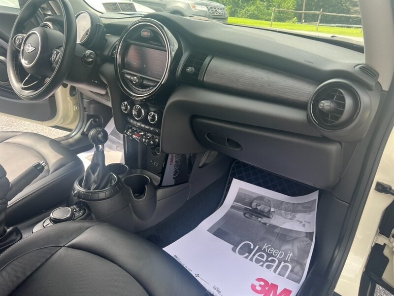 2016 MINI Hardtop 2 Door Cooper   - Photo 19 - Jonestown, PA 17038