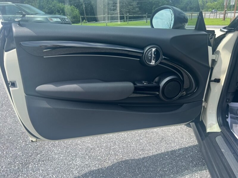 2016 MINI Hardtop 2 Door Cooper   - Photo 9 - Jonestown, PA 17038