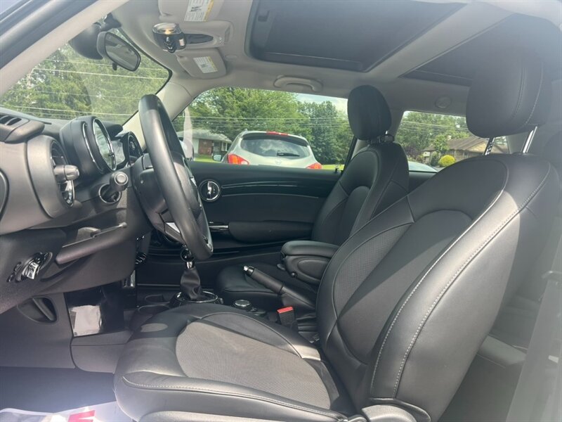 2016 MINI Hardtop 2 Door Cooper   - Photo 10 - Jonestown, PA 17038