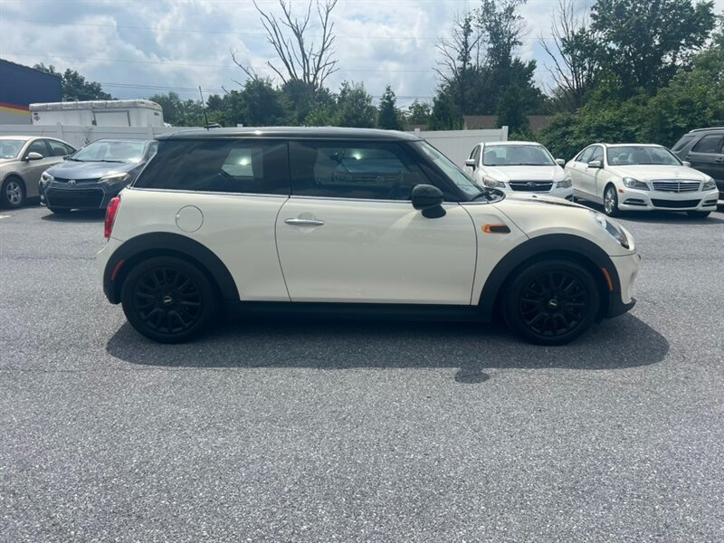 2016 MINI Hardtop 2 Door Cooper   - Photo 5 - Jonestown, PA 17038