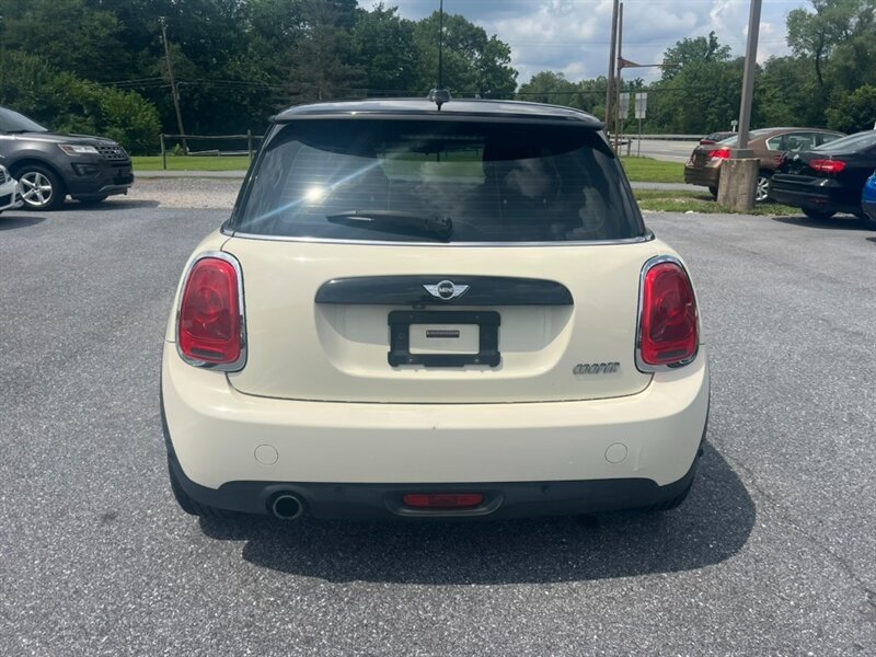 2016 MINI Hardtop 2 Door Cooper   - Photo 7 - Jonestown, PA 17038