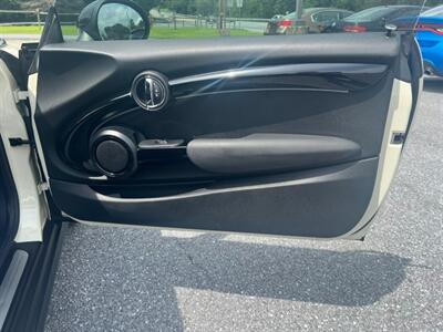 2016 MINI Hardtop 2 Door Cooper   - Photo 18 - Jonestown, PA 17038