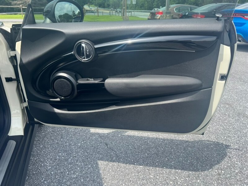 2016 MINI Hardtop 2 Door Cooper   - Photo 18 - Jonestown, PA 17038