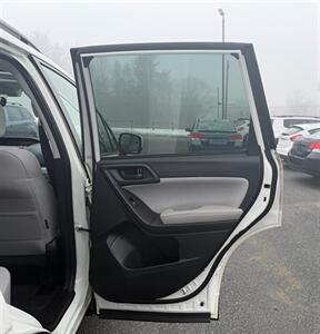 2018 Subaru Forester 2.5i Premium   - Photo 17 - Jonestown, PA 17038