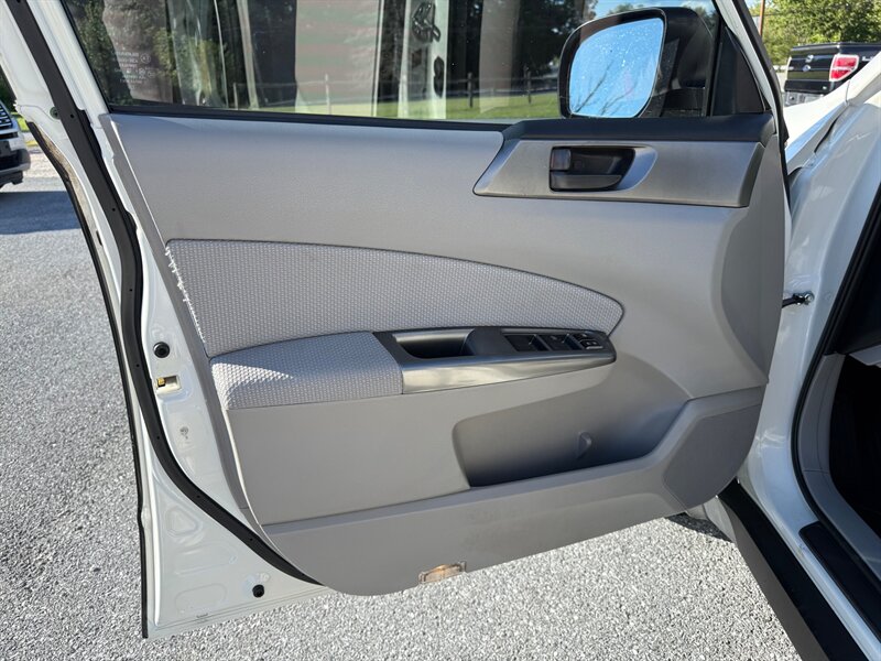 2012 Subaru Forester 2.5X photo 2