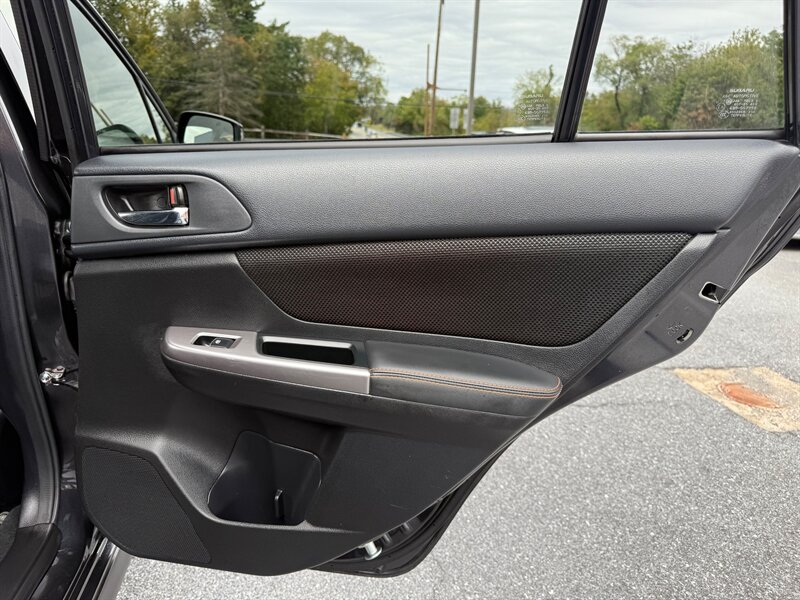 2017 Subaru Crosstrek 2.0i Premium photo 17