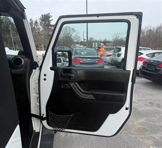 2013 Jeep Wrangler Sport   - Photo 12 - Jonestown, PA 17038