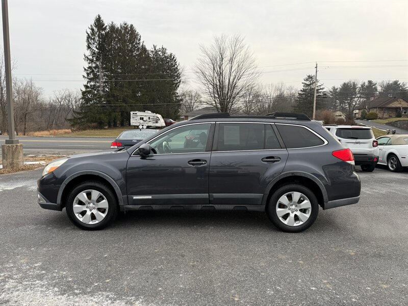 2012 Subaru Outback Premium's photo