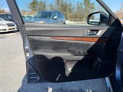 2013 Subaru Legacy 2.5i Limited   - Photo 10 - Jonestown, PA 17038