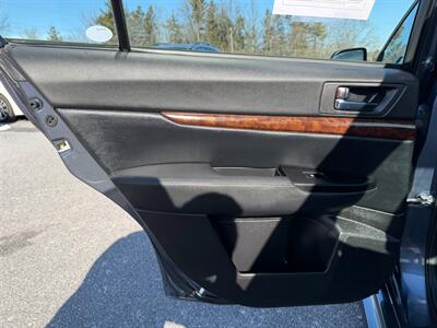 2013 Subaru Legacy 2.5i Limited   - Photo 13 - Jonestown, PA 17038
