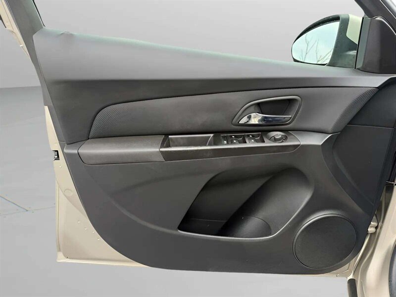 2013 Chevrolet Cruze ECO Auto - Photo 11 - Jonestown, PA 17038
