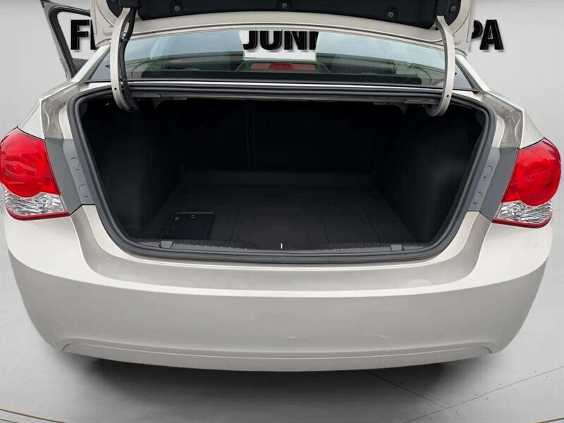 2013 Chevrolet Cruze ECO Auto - Photo 12 - Jonestown, PA 17038