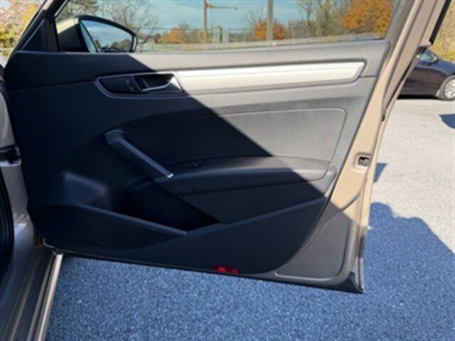 2016 Volkswagen Passat 1.8T S - Photo 17 - Jonestown, PA 17038
