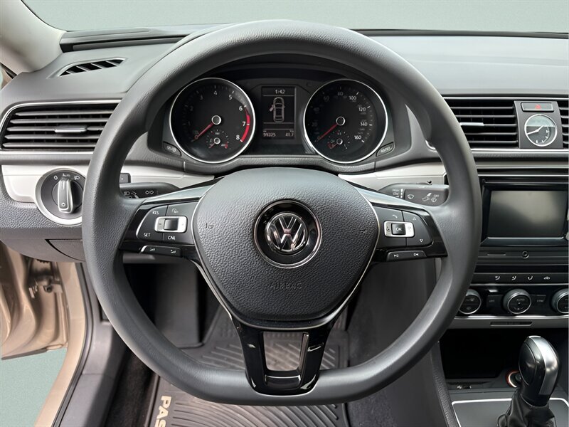 2016 Volkswagen Passat S - Photo 16