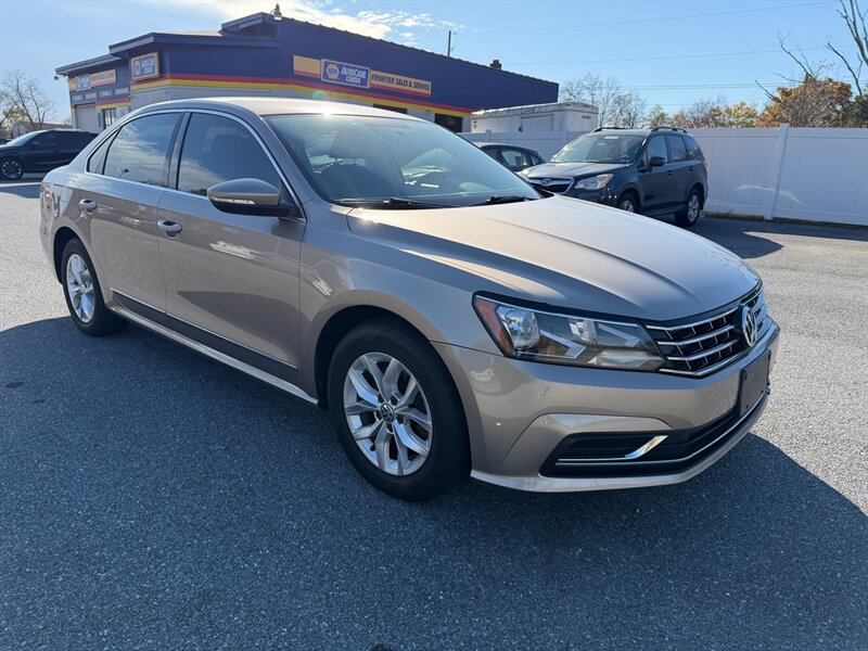 2016 Volkswagen Passat 1.8T S - Photo 4 - Jonestown, PA 17038