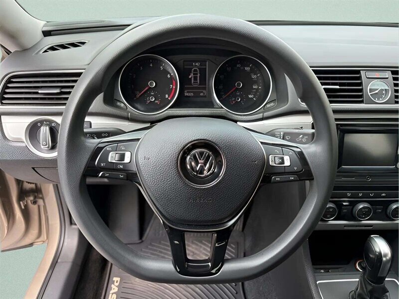 2016 Volkswagen Passat S - Photo 16