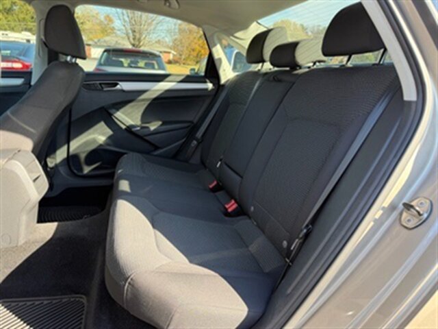 2016 Volkswagen Passat 1.8T S - Photo 11 - Jonestown, PA 17038