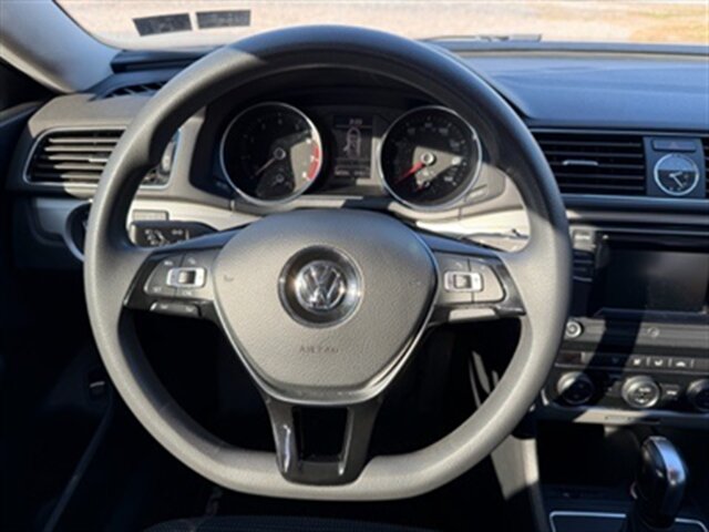 2016 Volkswagen Passat 1.8T S - Photo 13 - Jonestown, PA 17038