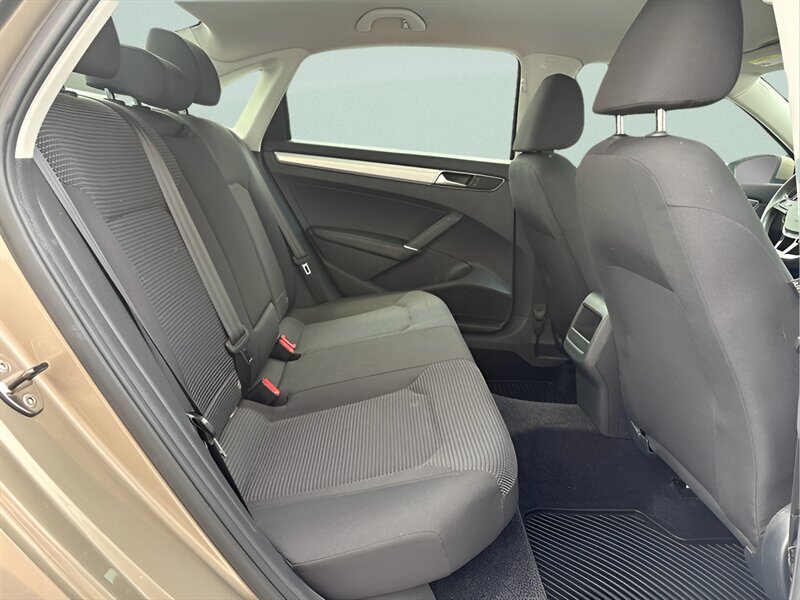 2016 Volkswagen Passat S - Photo 21