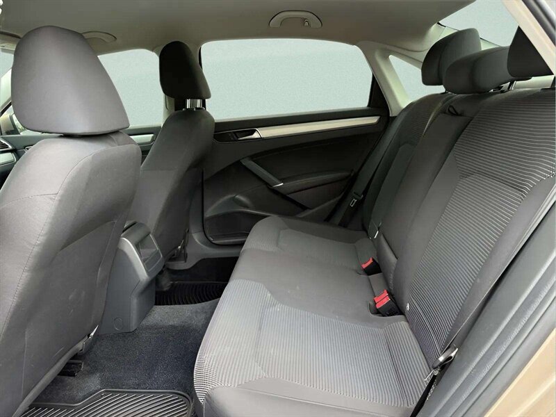 2016 Volkswagen Passat S - Photo 18