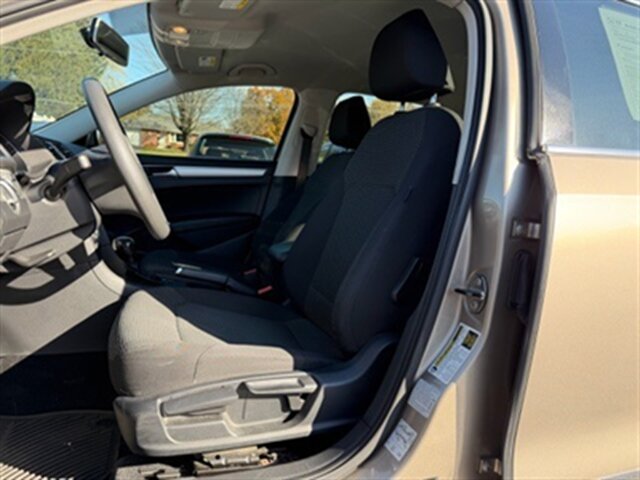 2016 Volkswagen Passat 1.8T S - Photo 9 - Jonestown, PA 17038