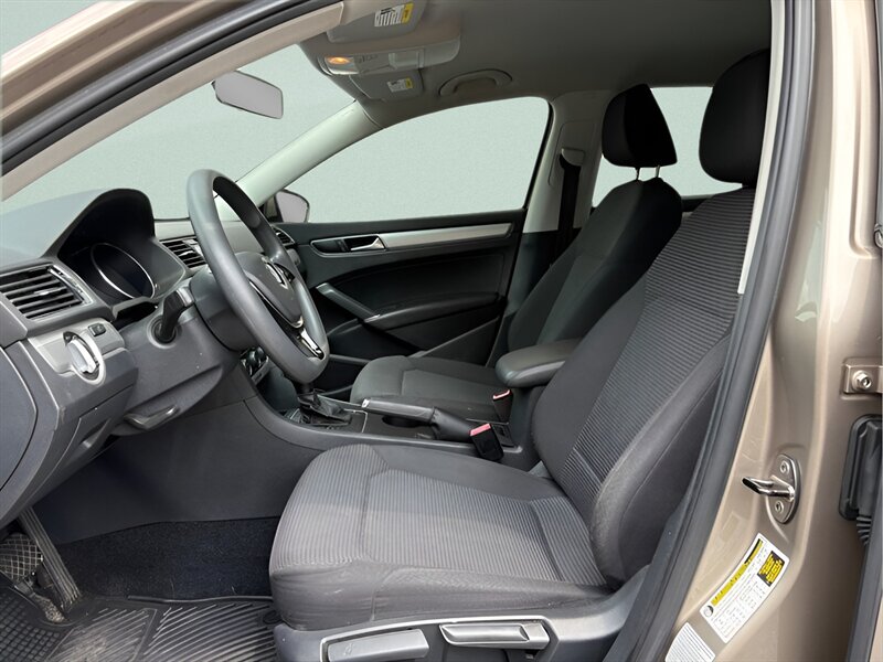2016 Volkswagen Passat S - Photo 15
