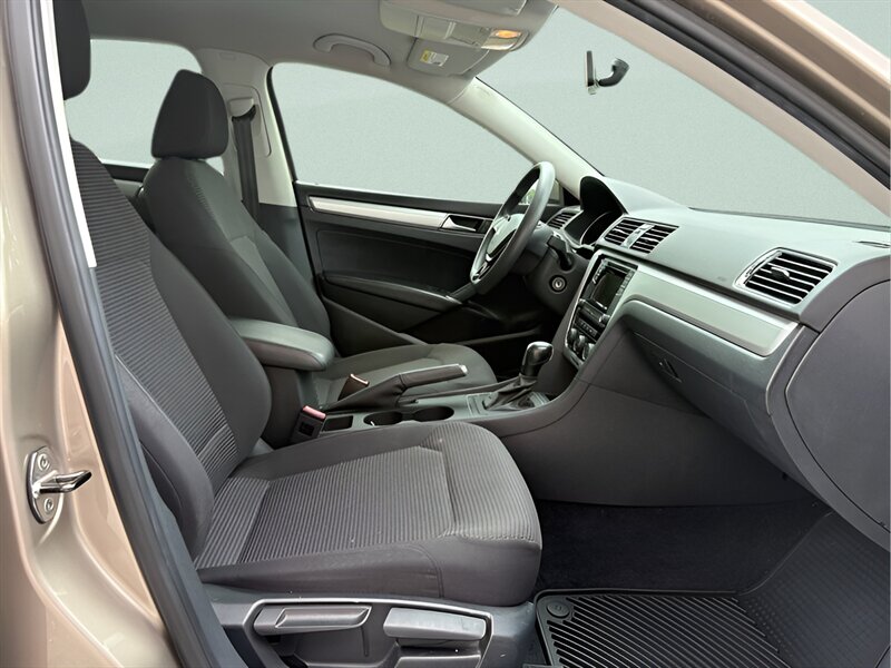 2016 Volkswagen Passat S - Photo 23