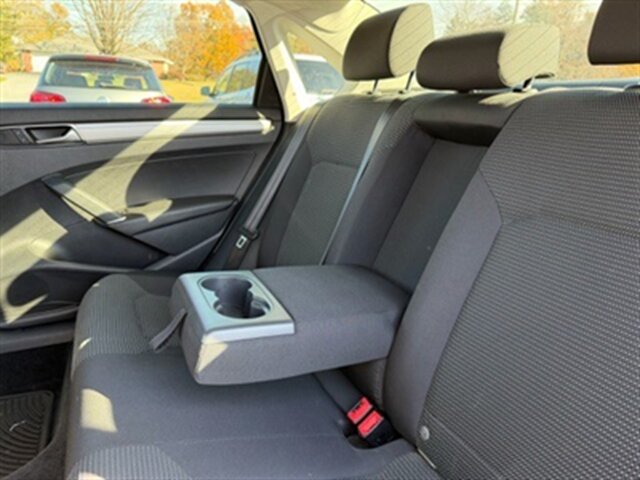 2016 Volkswagen Passat 1.8T S - Photo 12 - Jonestown, PA 17038