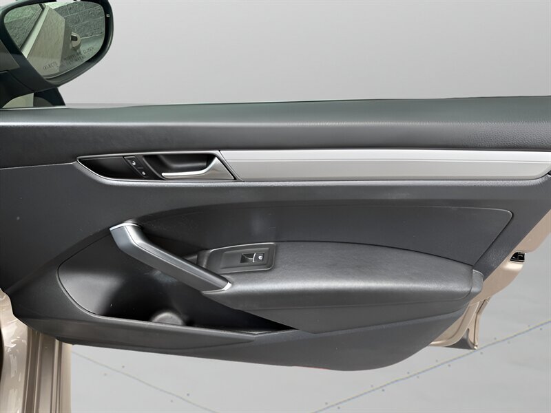 2016 Volkswagen Passat S - Photo 22