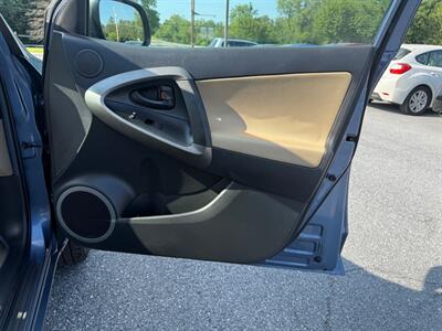 2011 Toyota RAV4   - Photo 19 - Jonestown, PA 17038