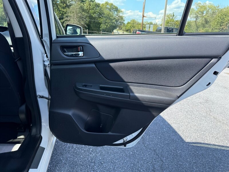 2014 Subaru Impreza 2.0i Premium photo 16