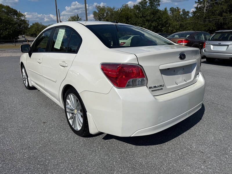 2014 Subaru Impreza 2.0i Premium photo 4