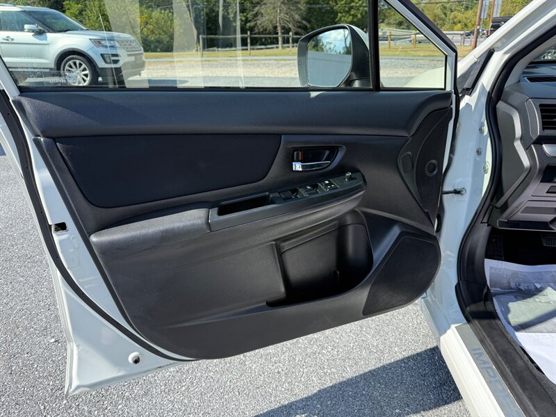 2014 Subaru Impreza 2.0i Premium photo 3