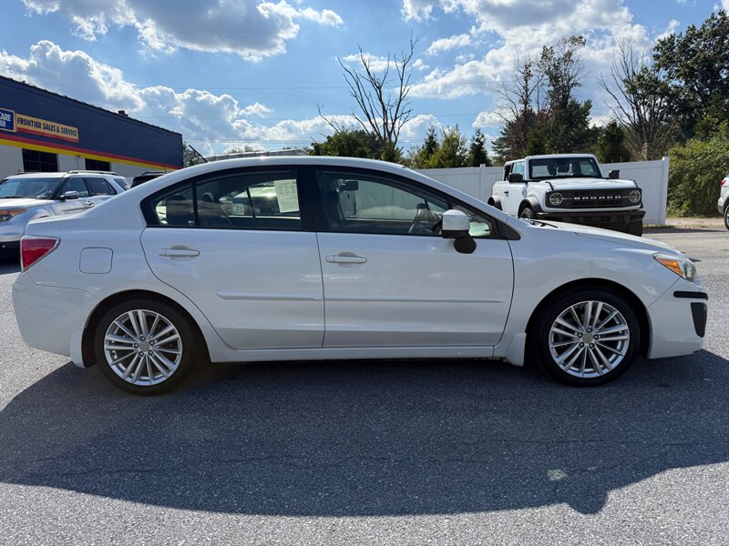 2014 Subaru Impreza 2.0i Premium photo 7