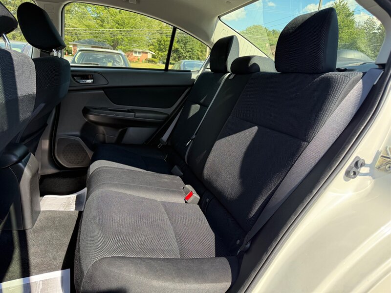 2014 Subaru Impreza 2.0i Premium photo 9