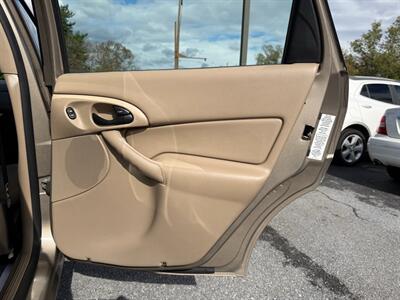 2003 Ford Focus SE Comfort   - Photo 13 - Jonestown, PA 17038